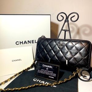 CHANEL Authentic Maltese Zippy WOC Crossbody